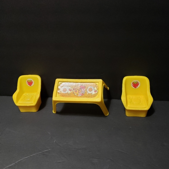 Kenner Toys Vintage 8s Kenner Strawberry Shortcake Garden House